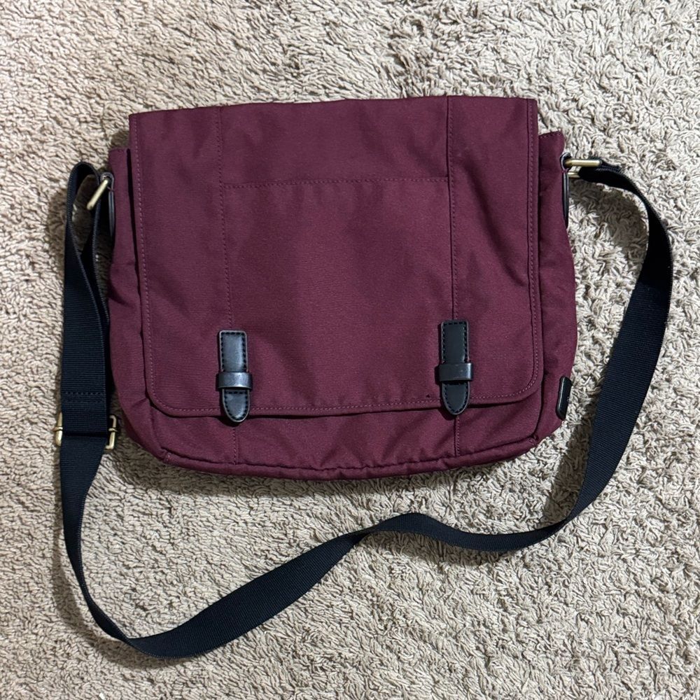 Fossil Burgundy Nylon Messenger Bag Utility Career School Travel Preppy Unisex